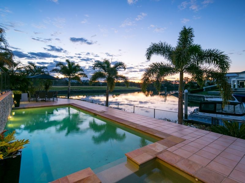 26 Ferrymans Court, Helensvale QLD 4212