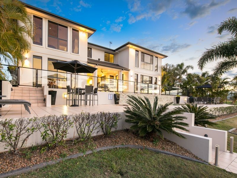 26 Ferrymans Court, Helensvale QLD 4212