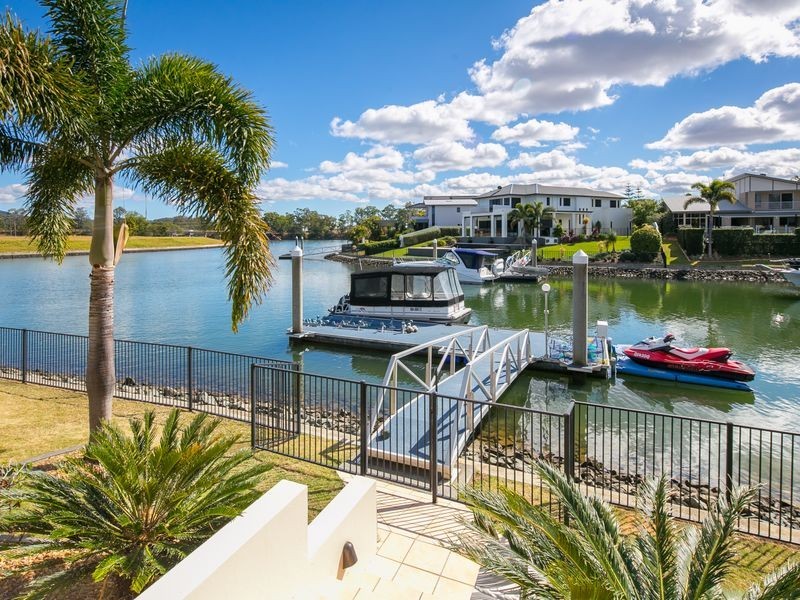 26 Ferrymans Court, Helensvale QLD 4212