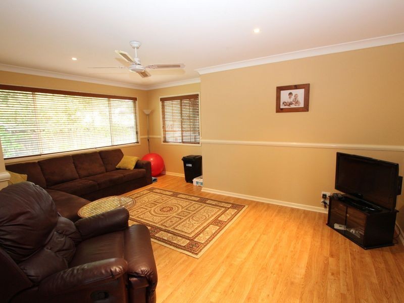 26 Crescent Avenue, Hope Island QLD 4212