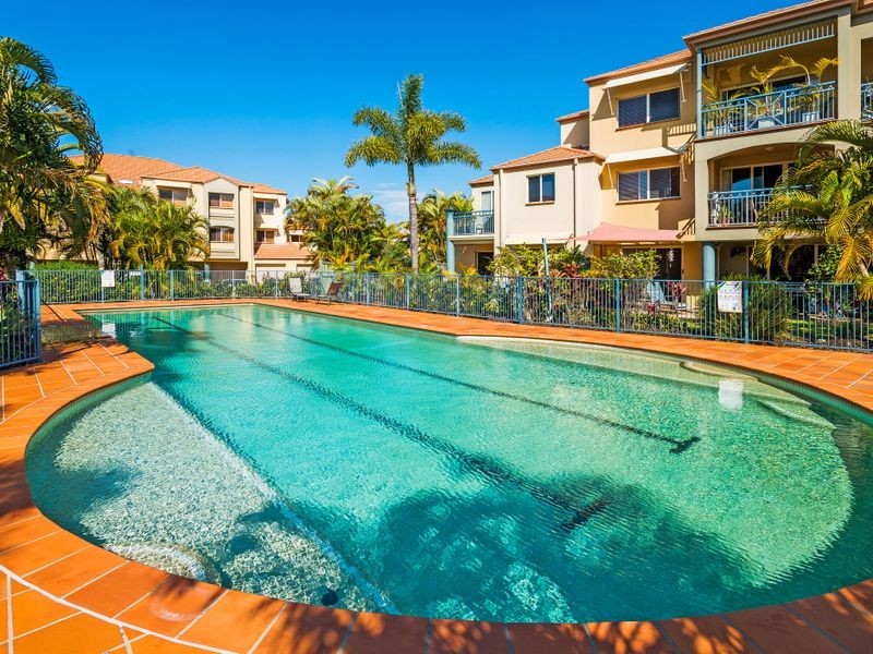 44/82-86 Limetree Parade, Runaway Bay QLD 4216