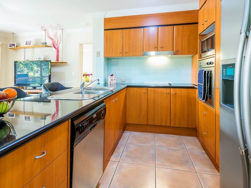 44/82-86 Limetree Parade, Runaway Bay QLD 4216