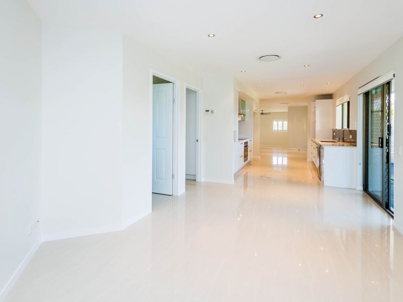 48 Matthew Flinders Drive, Paradise Point QLD 4216
