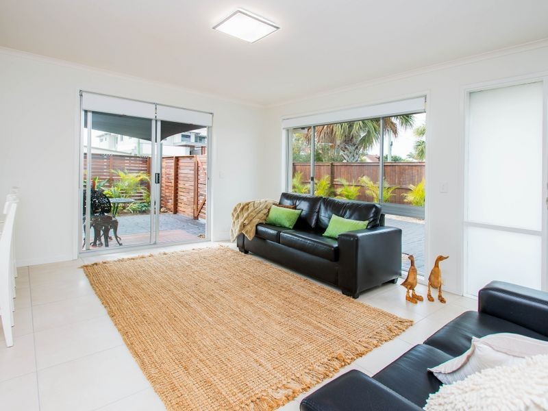 1 & 2/38 Howard Street, Runaway Bay QLD 4216