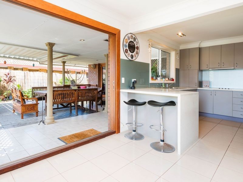 10 Walter Raleigh Crescent, Hollywell QLD 4216