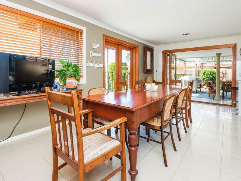 10 Walter Raleigh Crescent, Hollywell QLD 4216