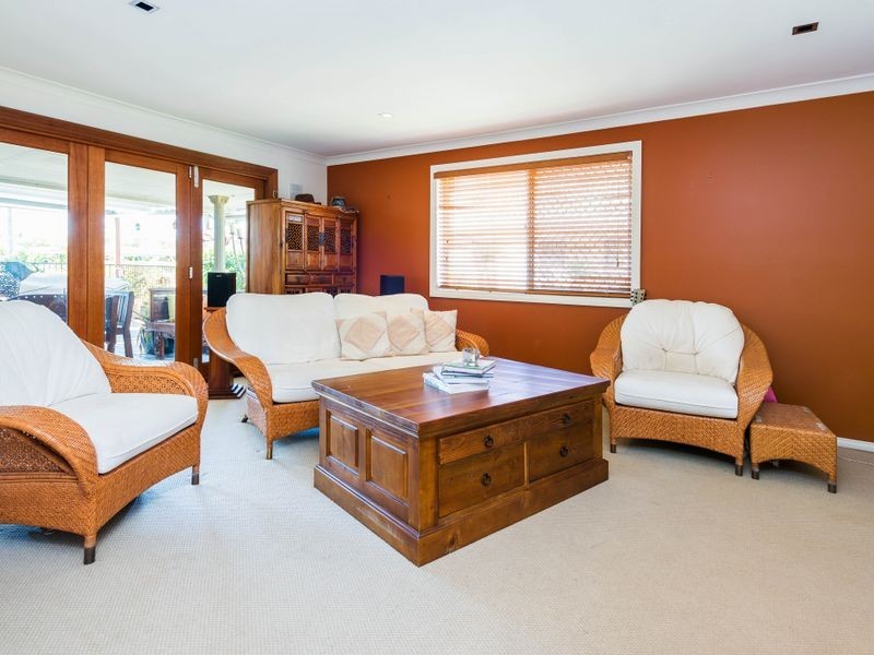 10 Walter Raleigh Crescent, Hollywell QLD 4216