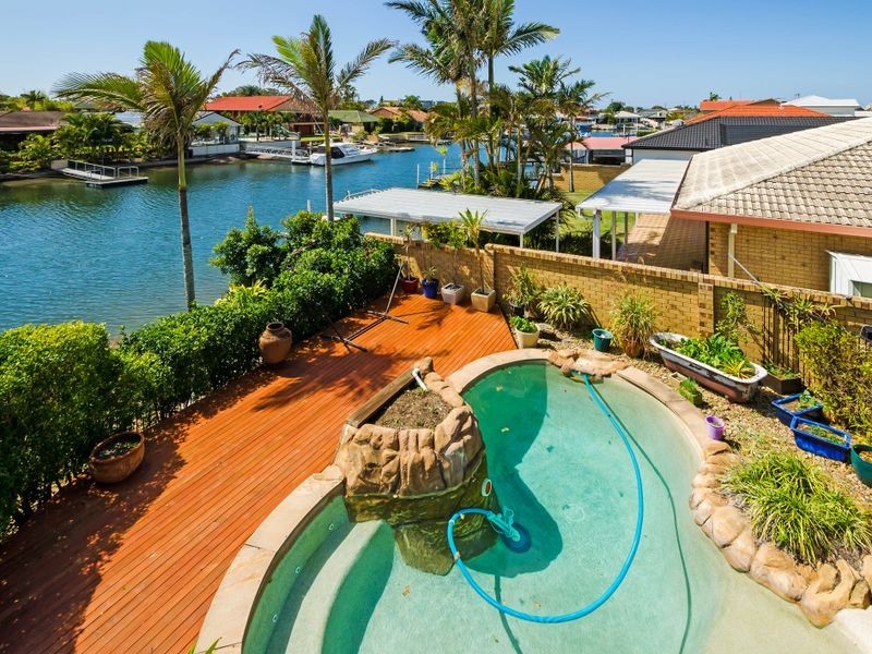 10 Walter Raleigh Crescent, Hollywell QLD 4216