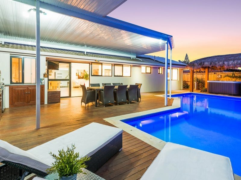 287 Morala Avenue, Runaway Bay QLD 4216