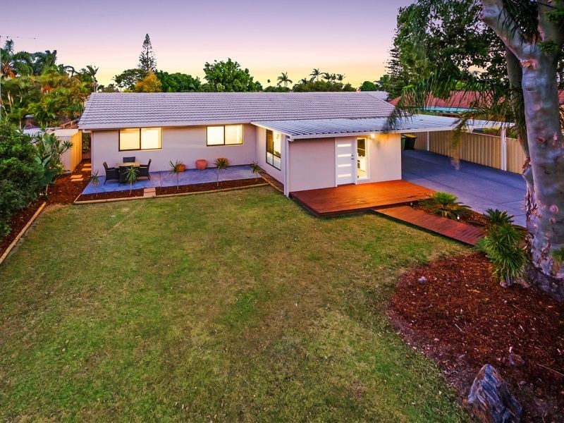 287 Morala Avenue, Runaway Bay QLD 4216