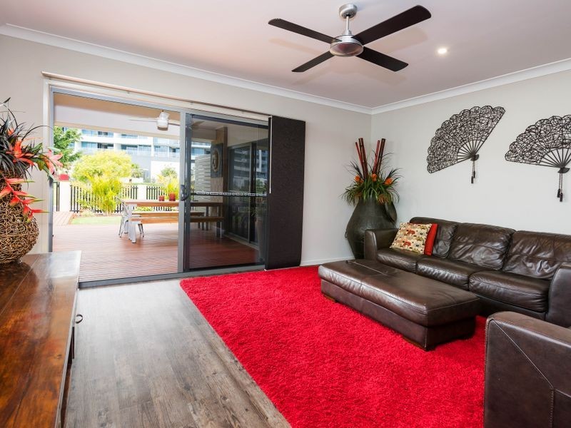 34 South Quay Drive, Biggera Waters QLD 4216