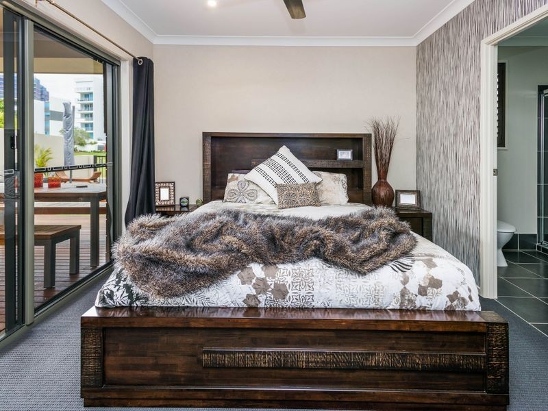 34 South Quay Drive, Biggera Waters QLD 4216