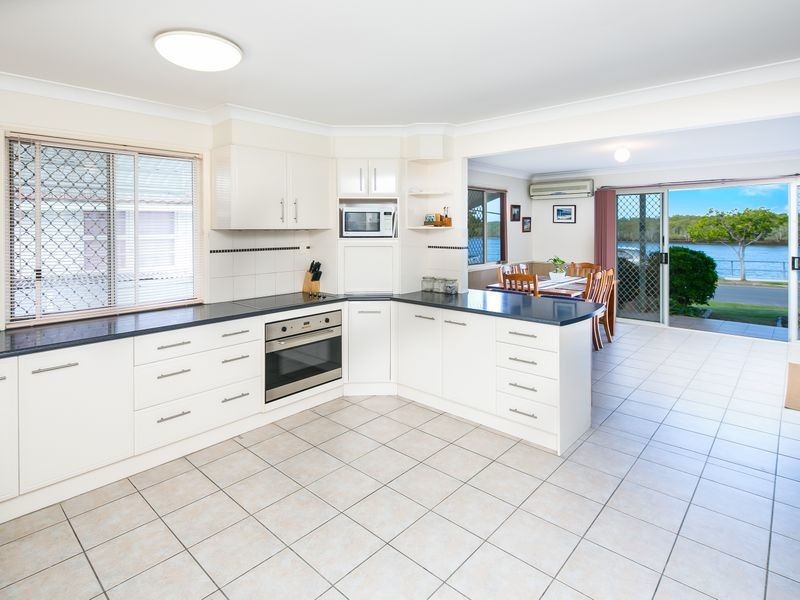36 Boykambil Esplanade South, Hope Island QLD 4212