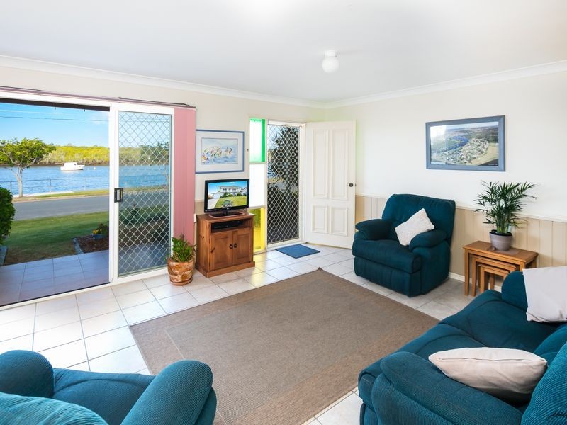 36 Boykambil Esplanade South, Hope Island QLD 4212