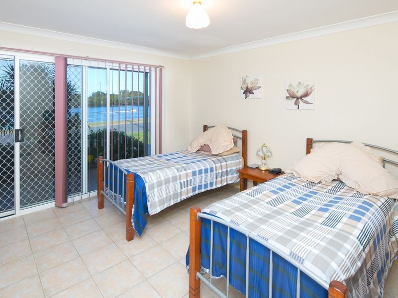 36 Boykambil Esplanade South, Hope Island QLD 4212