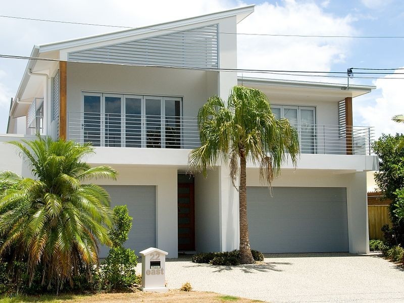 West 1/22 Eider Avenue, Paradise Point QLD 4216