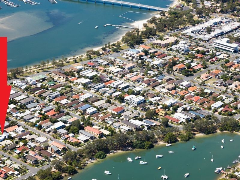 West 1/22 Eider Avenue, Paradise Point QLD 4216