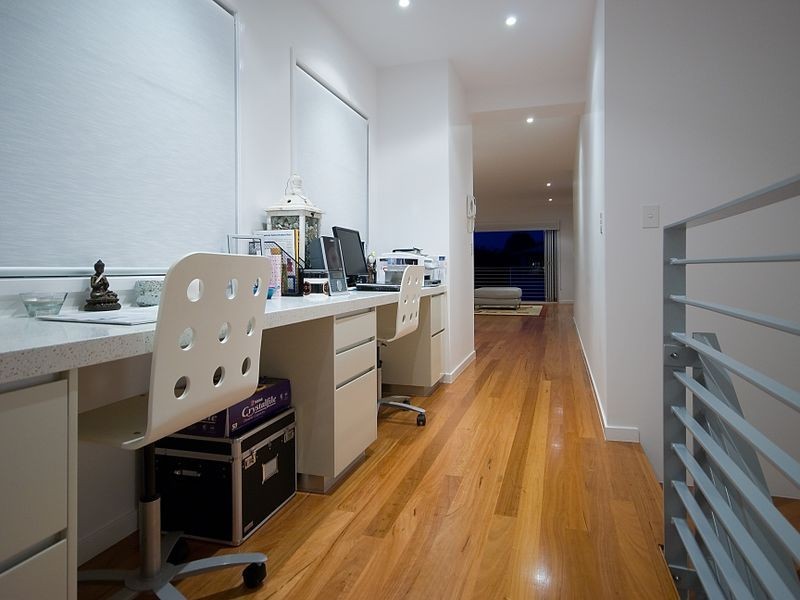 West 1/22 Eider Avenue, Paradise Point QLD 4216