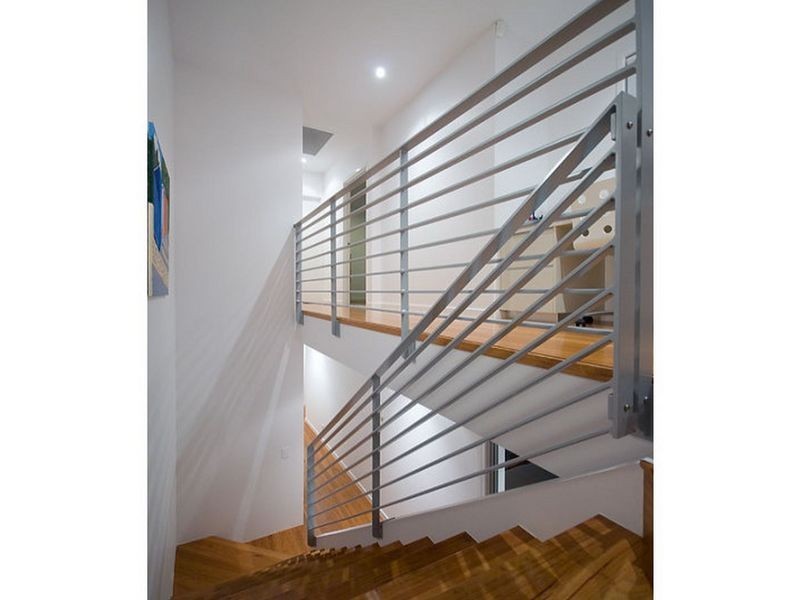 West 1/22 Eider Avenue, Paradise Point QLD 4216