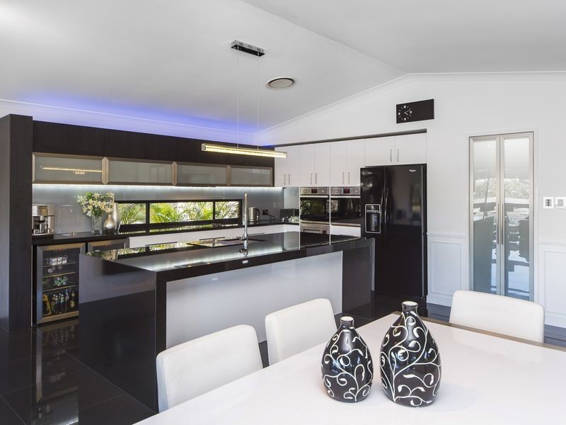 271 Morala Avenue, Runaway Bay QLD 4216