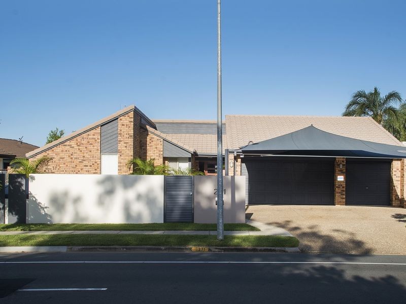 271 Morala Avenue, Runaway Bay QLD 4216