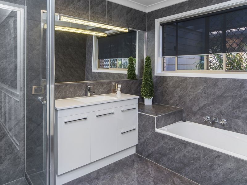 271 Morala Avenue, Runaway Bay QLD 4216