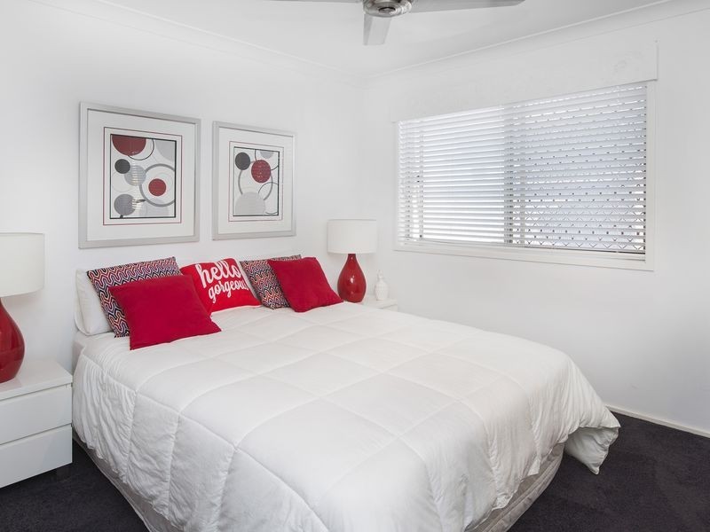 271 Morala Avenue, Runaway Bay QLD 4216