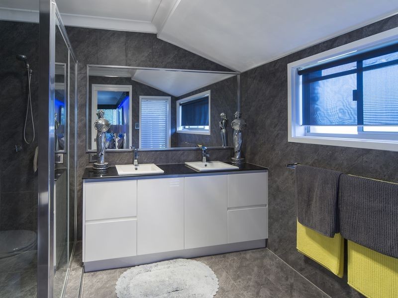 271 Morala Avenue, Runaway Bay QLD 4216