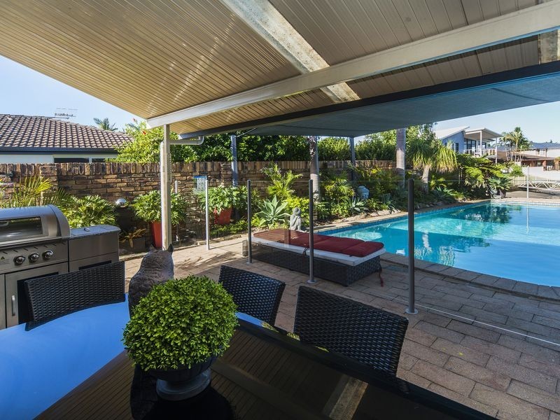 271 Morala Avenue, Runaway Bay QLD 4216