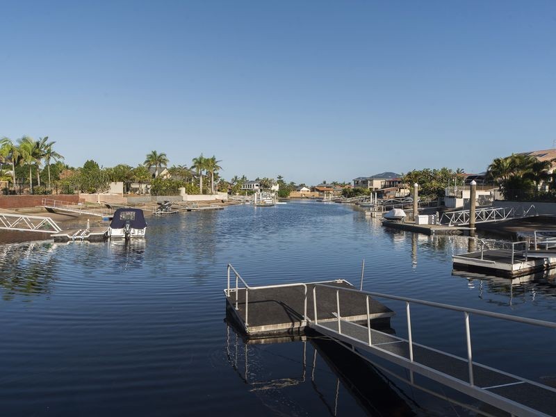 271 Morala Avenue, Runaway Bay QLD 4216