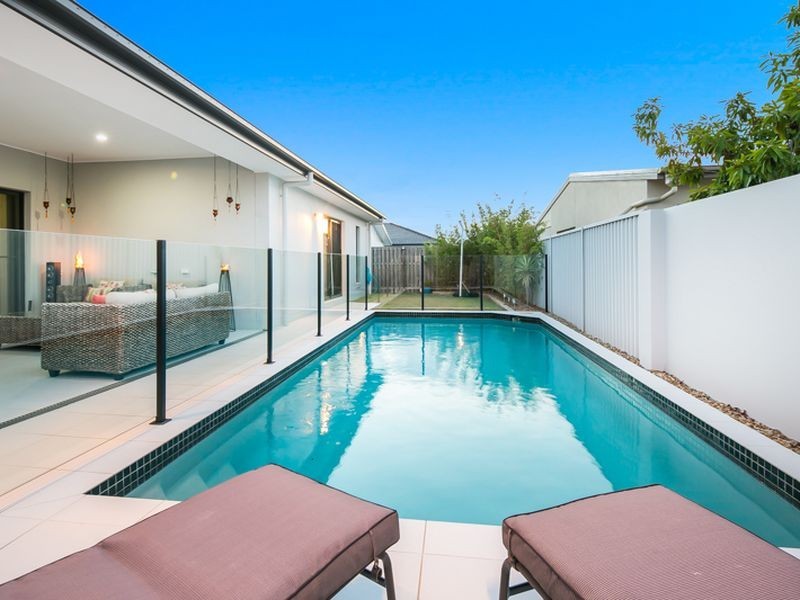 16 Iridium Drive, Hope Island QLD 4212
