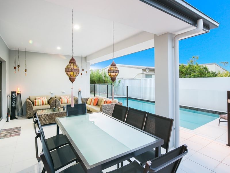 16 Iridium Drive, Hope Island QLD 4212
