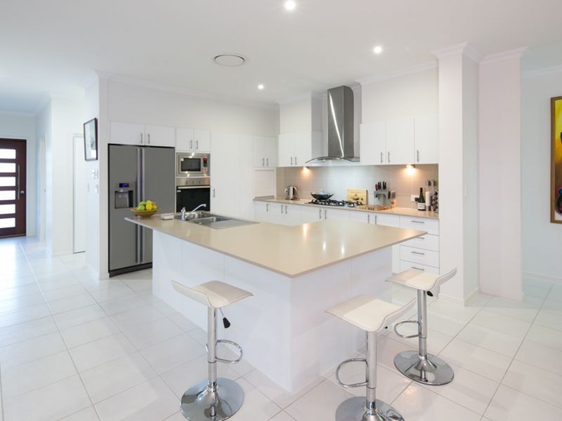16 Iridium Drive, Hope Island QLD 4212