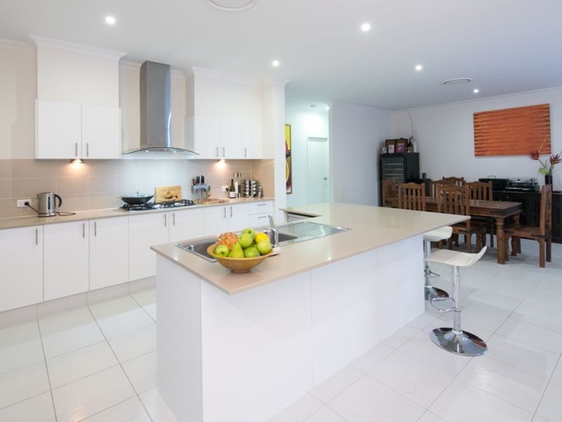 16 Iridium Drive, Hope Island QLD 4212