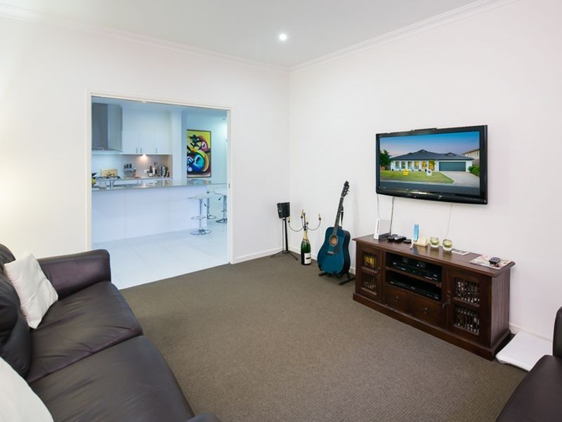16 Iridium Drive, Hope Island QLD 4212
