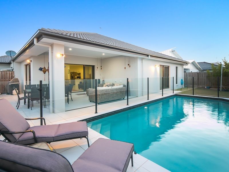 16 Iridium Drive, Hope Island QLD 4212
