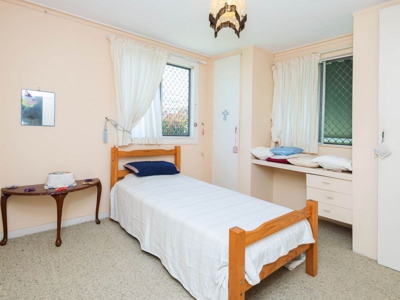 25 Milton Avenue, Paradise Point QLD 4216