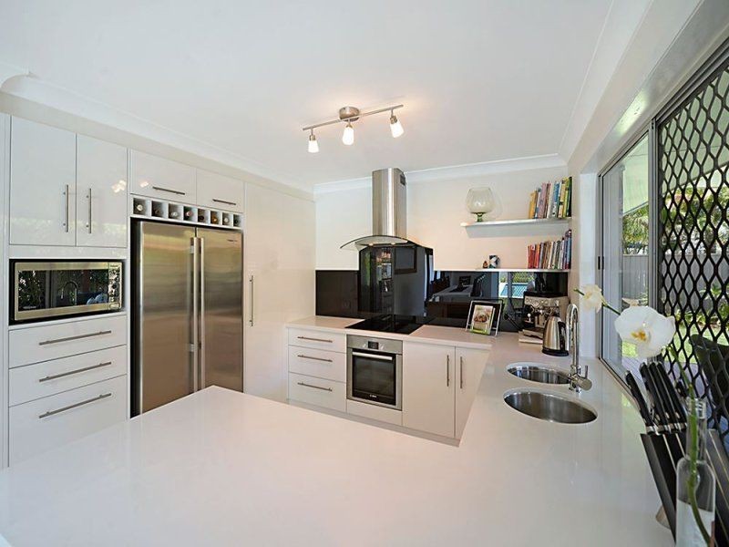 15 Lakefield Crescent, Paradise Point QLD 4216