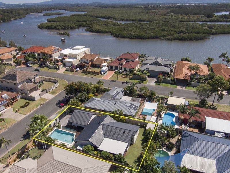 15 Lakefield Crescent, Paradise Point QLD 4216