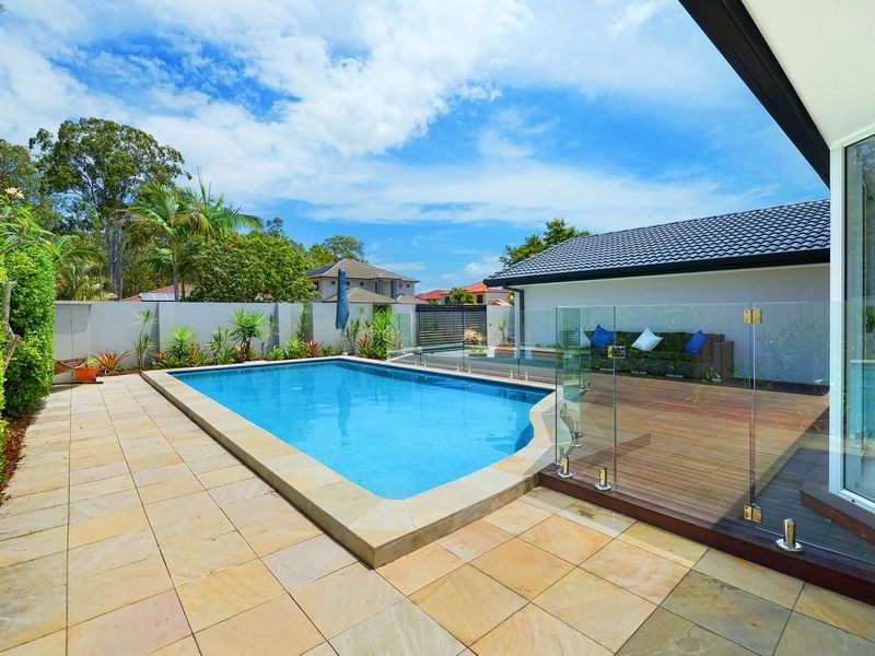 15 Lakefield Crescent, Paradise Point QLD 4216