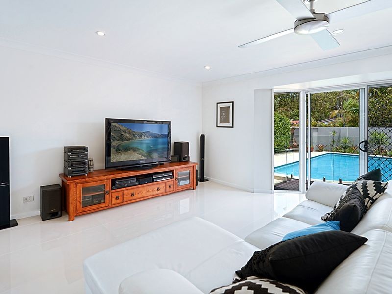 15 Lakefield Crescent, Paradise Point QLD 4216