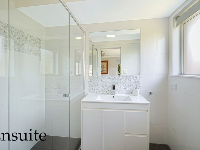 15 Lakefield Crescent, Paradise Point QLD 4216