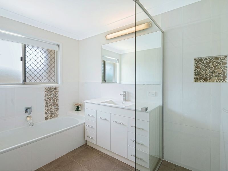 15 Lakefield Crescent, Paradise Point QLD 4216