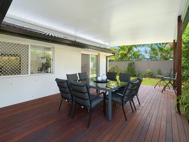 15 Lakefield Crescent, Paradise Point QLD 4216