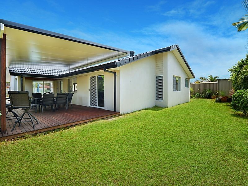 15 Lakefield Crescent, Paradise Point QLD 4216