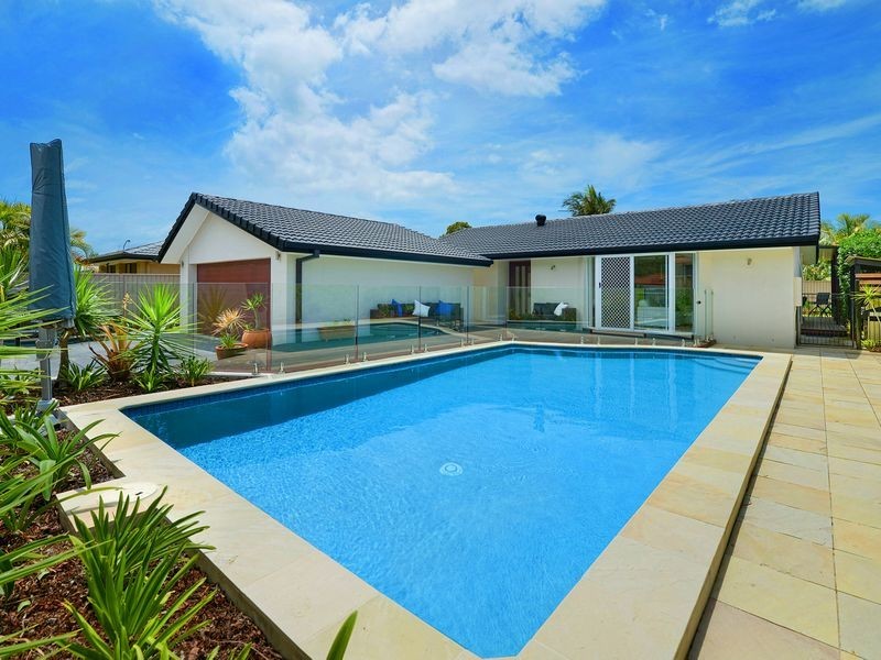 15 Lakefield Crescent, Paradise Point QLD 4216