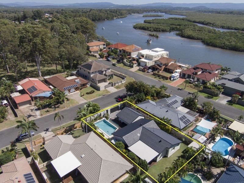 15 Lakefield Crescent, Paradise Point QLD 4216