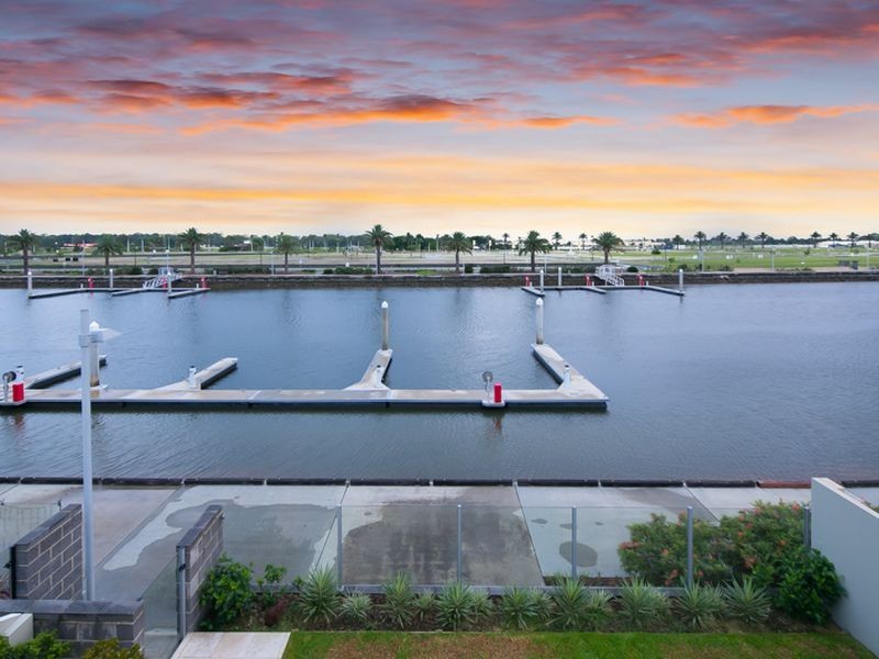 60 Harbour Rise, Hope Island QLD 4212