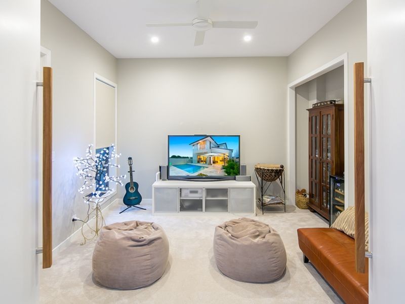 60 Harbour Rise, Hope Island QLD 4212