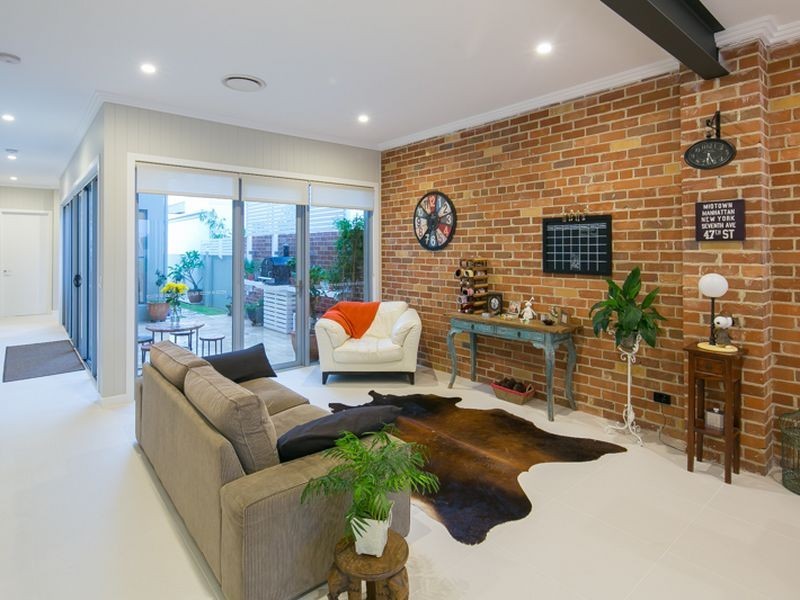 60 Harbour Rise, Hope Island QLD 4212